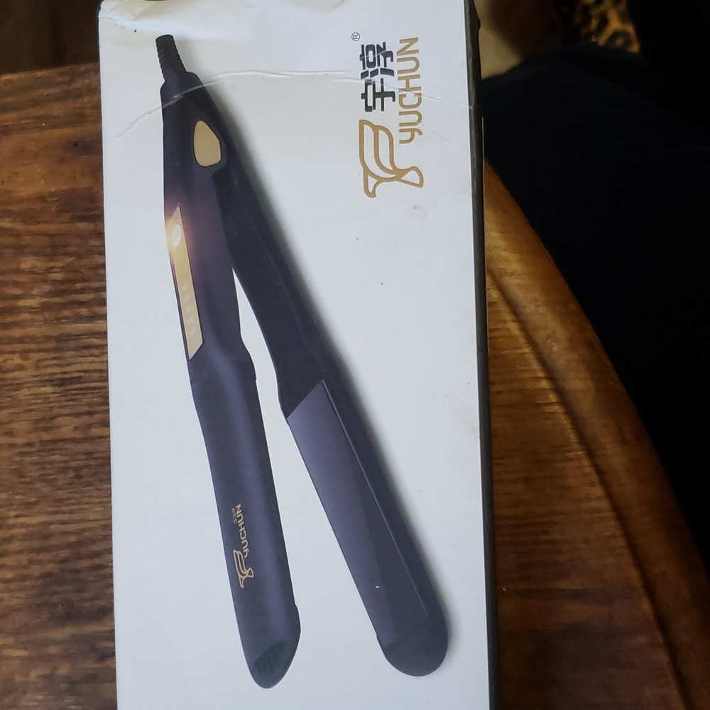 NIB Flat Iron 3Cs Yuchun